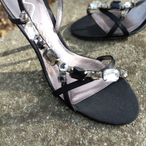 NWOT Nina Black Bejeweled Satin Slingback High-heeled Sandal Size 8 - Picture 3 of 6